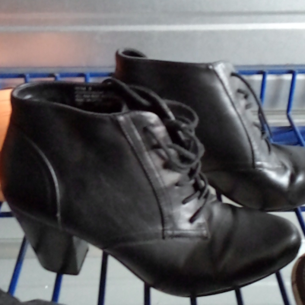 White mountain lace up ankle boots